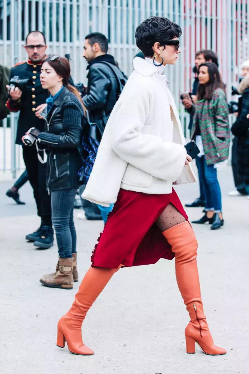 适合冬天小女生穿的黑色马丁靴,适合年轻小姐姐穿的衣服