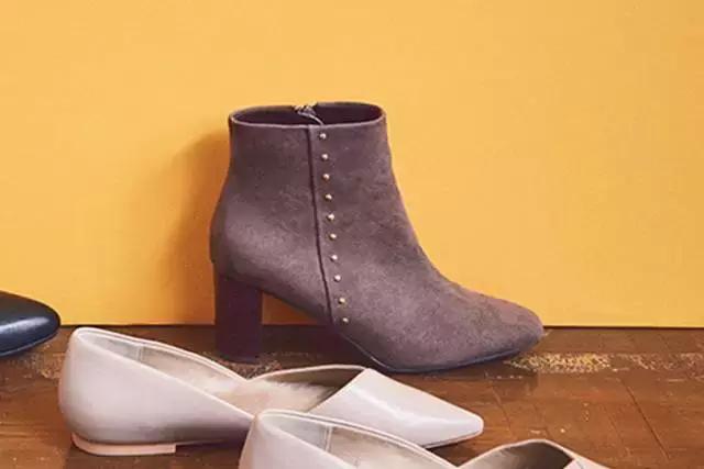 适合冬天小女生穿的黑色马丁靴,适合年轻小姐姐穿的衣服