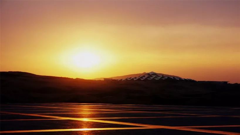 鑳藉湪娌欐紶鐪嬫槦绌虹殑閰掑簵,娌欐紶涓殑鑾茶姳閰掑簵