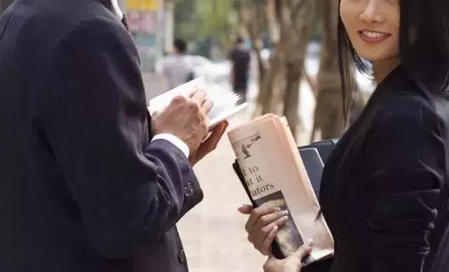 光鲜亮丽的人背后都是怎么样的,光鲜亮丽背后都是普通人