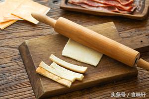 最简单的吐司卷做法,好吃到让人尖叫的吐司卷酥脆可口