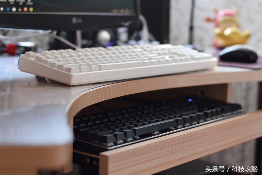 机械键盘和薄膜键盘哪个打字舒服,100-200入门级机械键盘高颜值