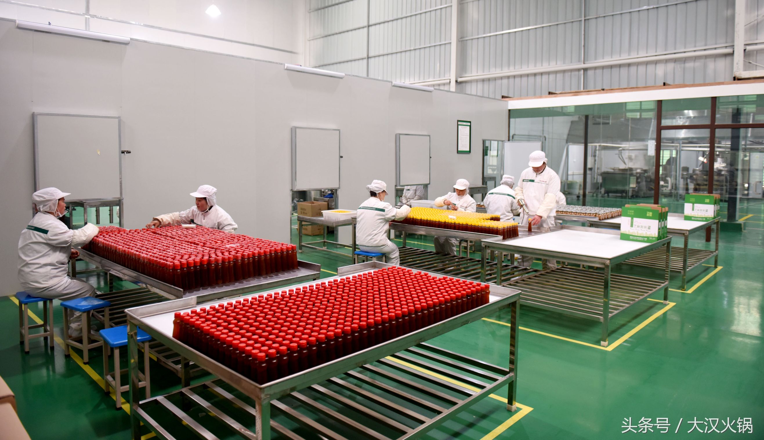 他在濮阳建了个34000平米的火锅基地，就为卖一份人均50元的火锅