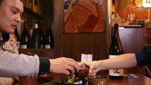 只想来这家居酒屋吃个饭,没想到找到了另一半……