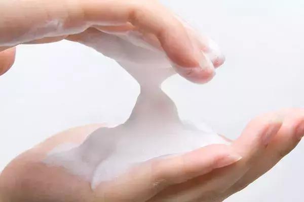 敏感肌卸妆洁面乳,适合敏感肌用的去角质洁面乳