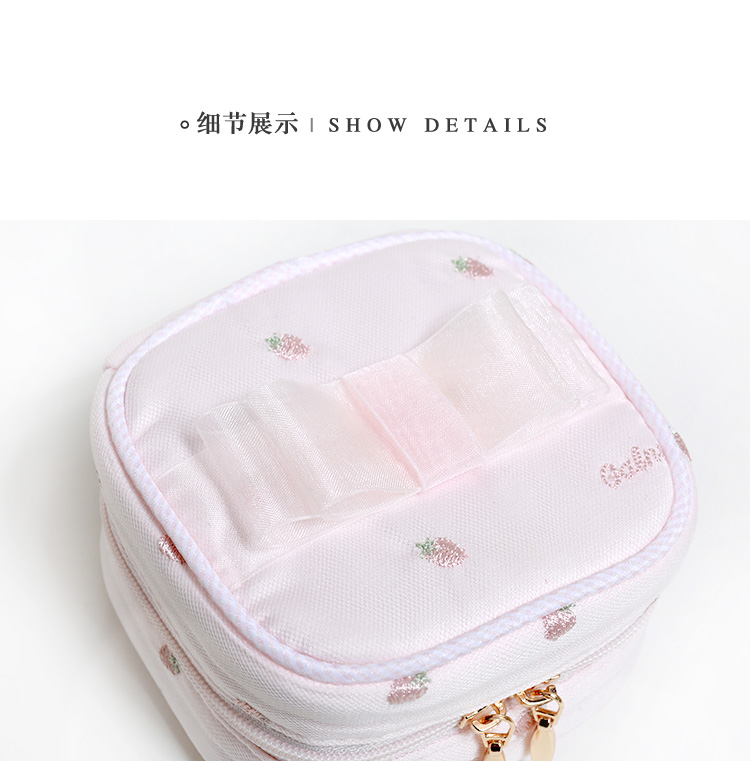 一款日系可爱草莓刺绣小巧首饰盒
