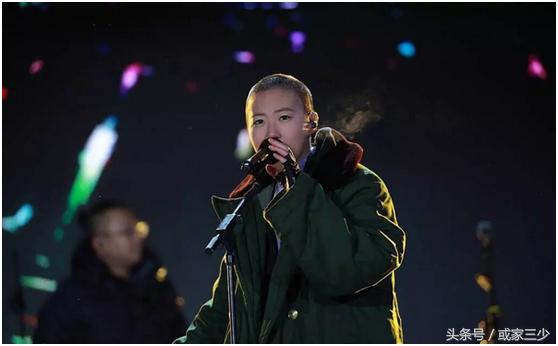 赵丽颖在巨大茶杯里卖萌可爱爆了,赵丽颖造型多变美得让人心动