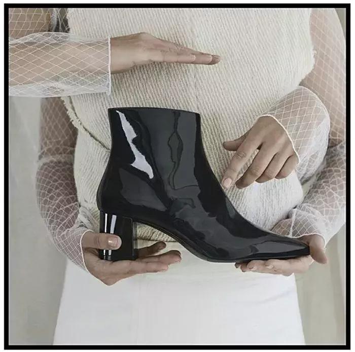 适合冬天小女生穿的黑色马丁靴,适合年轻小姐姐穿的衣服