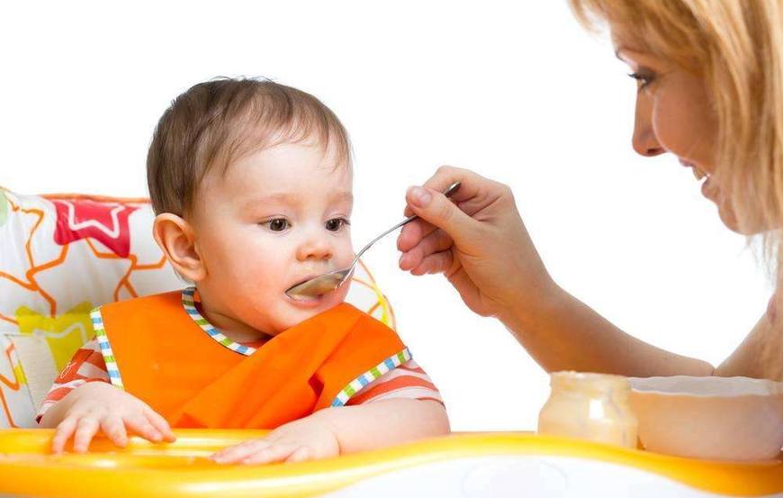 一岁半幼儿吃饭追着喂怎么办,小宝宝追着喂饭