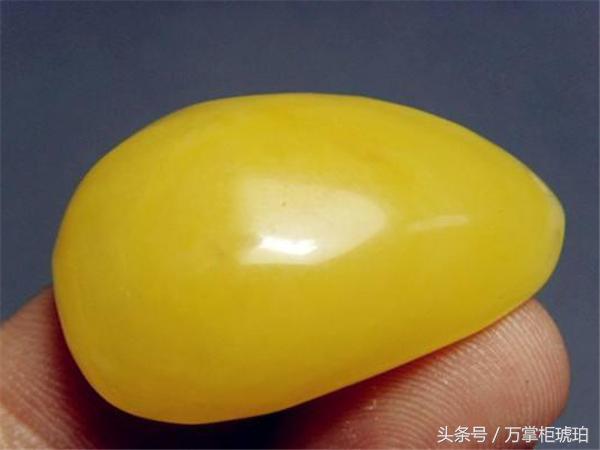 蜜蜡鸡油红好还是鸡油黄好,鉴别鸡油黄蜜蜡真假的最简单方法