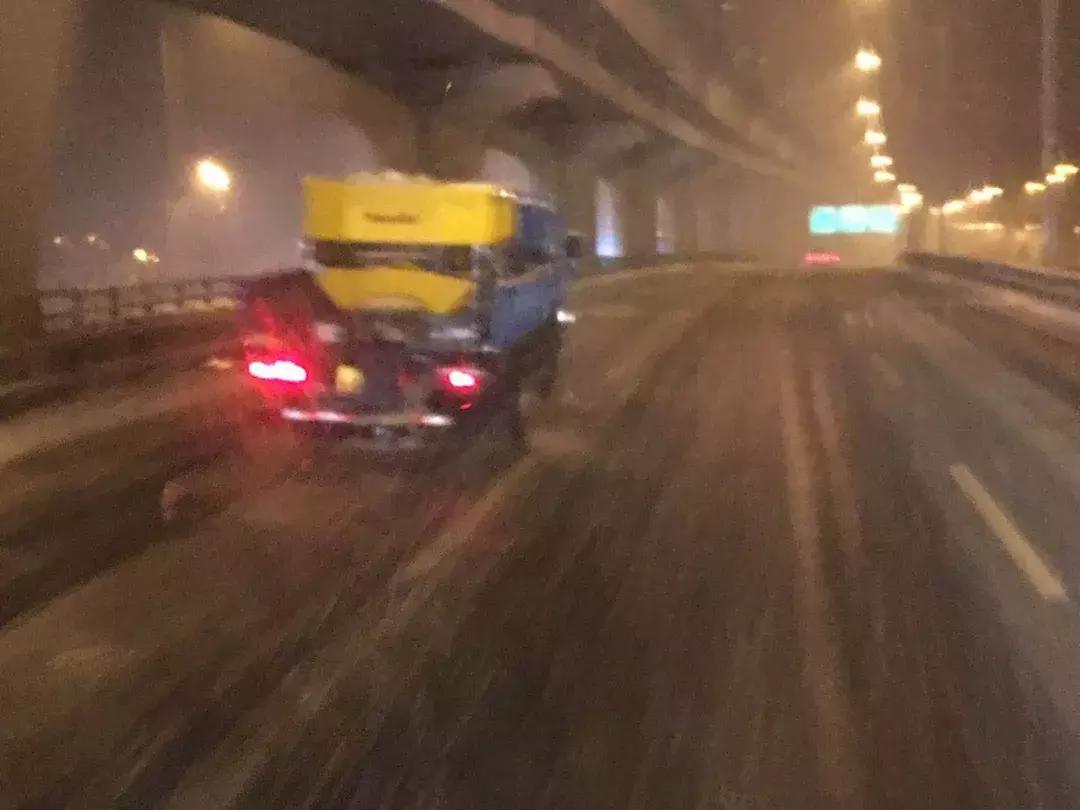 大雪袭城，却畅通无阻！只因为有可敬的他们