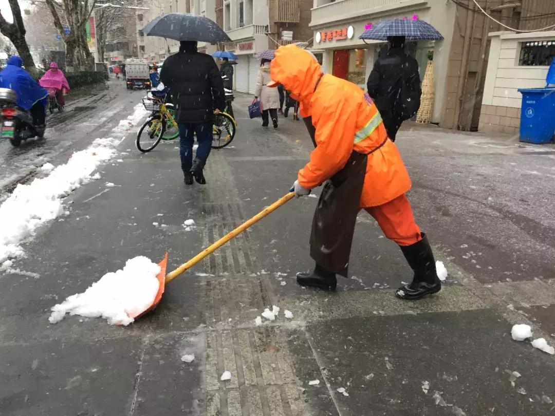 大雪袭城，却畅通无阻！只因为有可敬的他们