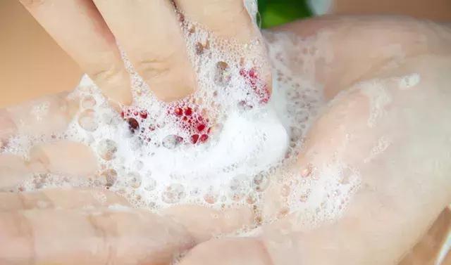 敏感肌卸妆洁面乳,适合敏感肌用的去角质洁面乳