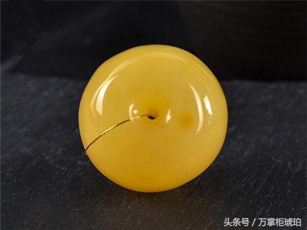 蜜蜡鸡油红好还是鸡油黄好,鉴别鸡油黄蜜蜡真假的最简单方法