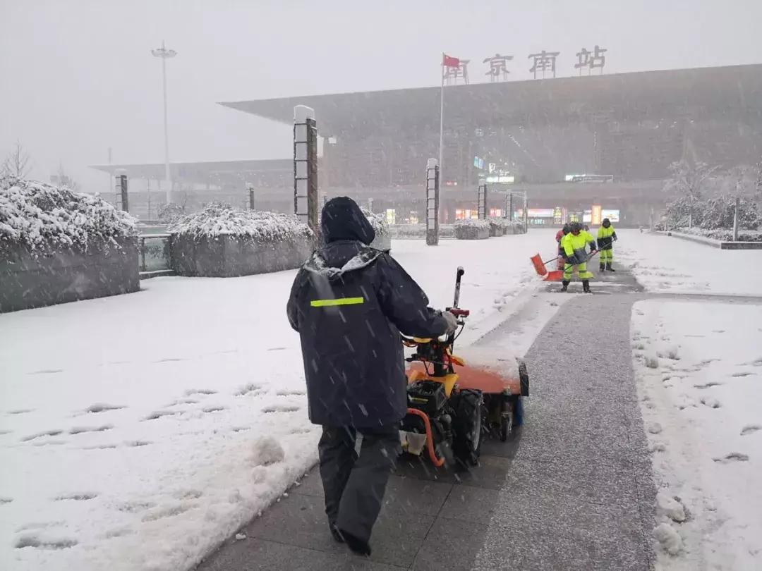 大雪袭城，却畅通无阻！只因为有可敬的他们