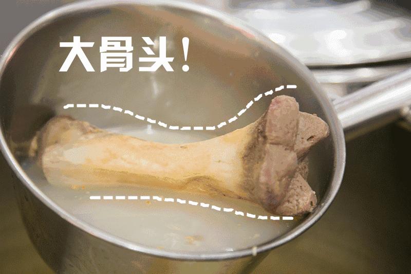 大骨熬好汤骨头捞出来要盖盖子吗,大骨头炖好啦泡在汤里还是捞出来