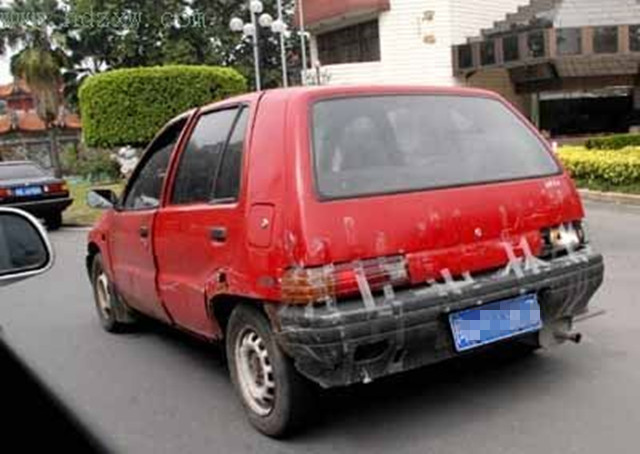 原厂保险杠裂了一点换还是修,保险杠开裂不修会怎样