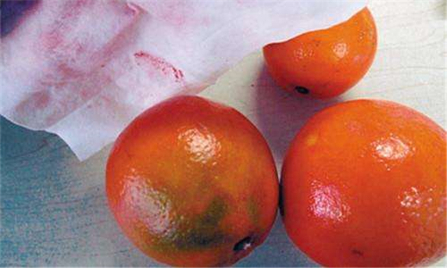 小贩说：“打蜡了，全市场都这样，全国都这样，这个不怕？”