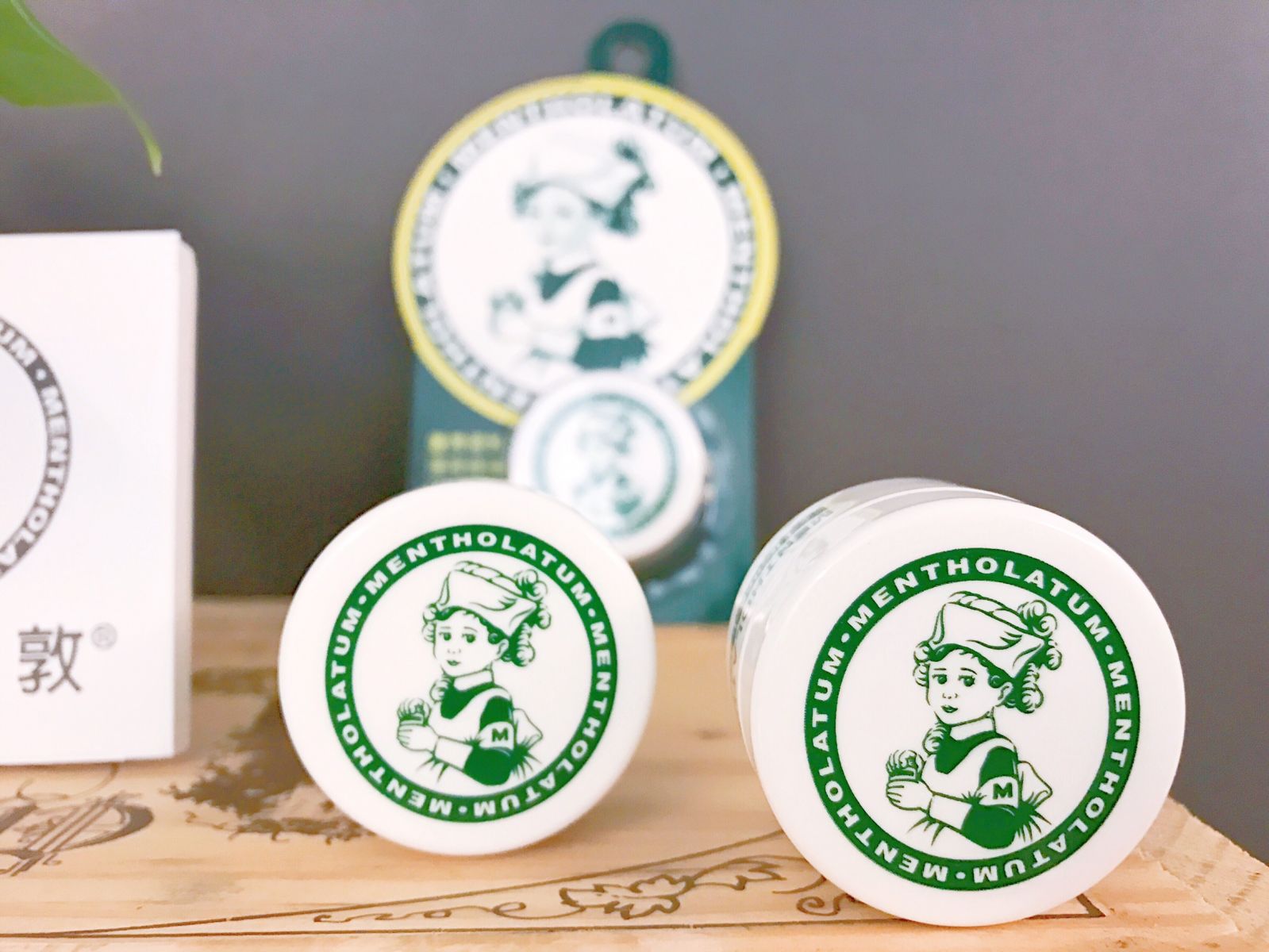 凡士林唇膏护手霜热卖中,1元抢凡士林润唇膏