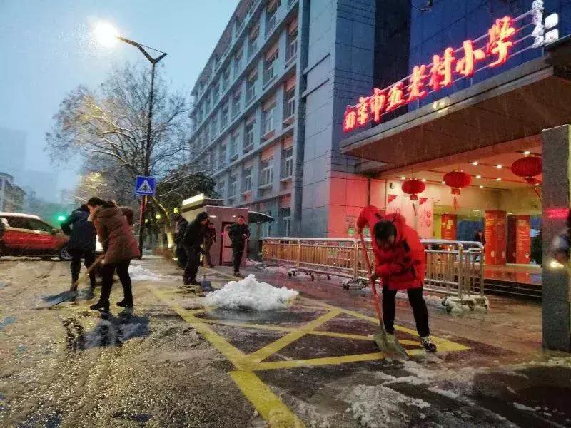 大雪袭城，却畅通无阻！只因为有可敬的他们