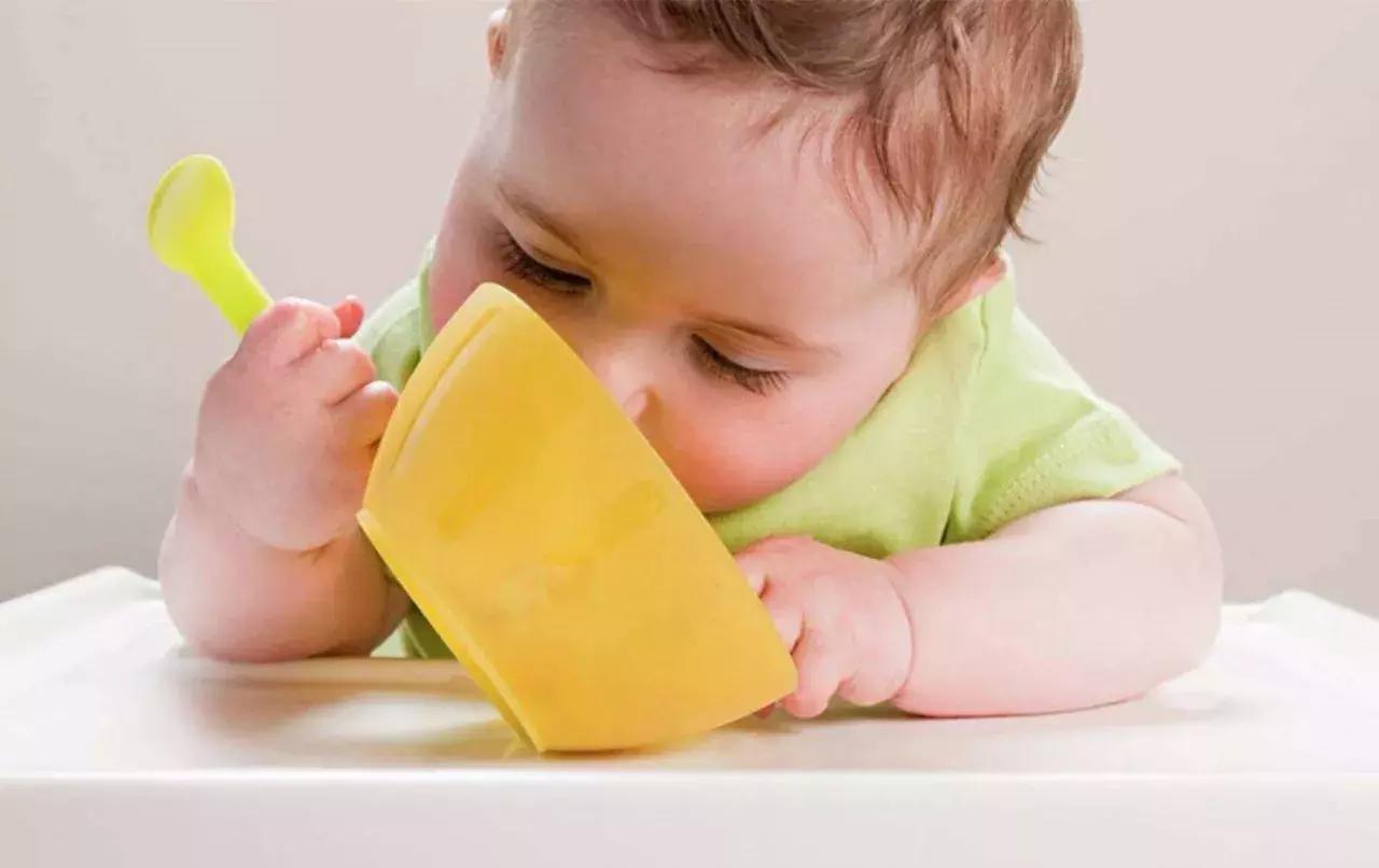 大骨熬好汤骨头捞出来要盖盖子吗,大骨头炖好啦泡在汤里还是捞出来