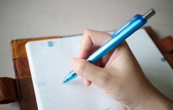 好看手帐文具有哪些,用彩笔做出美丽的手帐