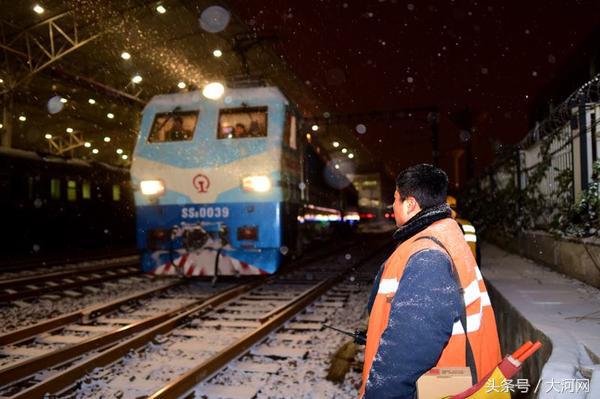 朋友圈被这场大雪刷屏了,冰冷的大雪