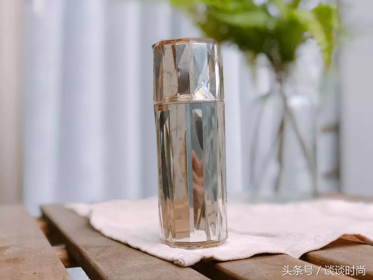 适合年轻人用的滋润提肤精华,适合敏感大油皮的大牌精华