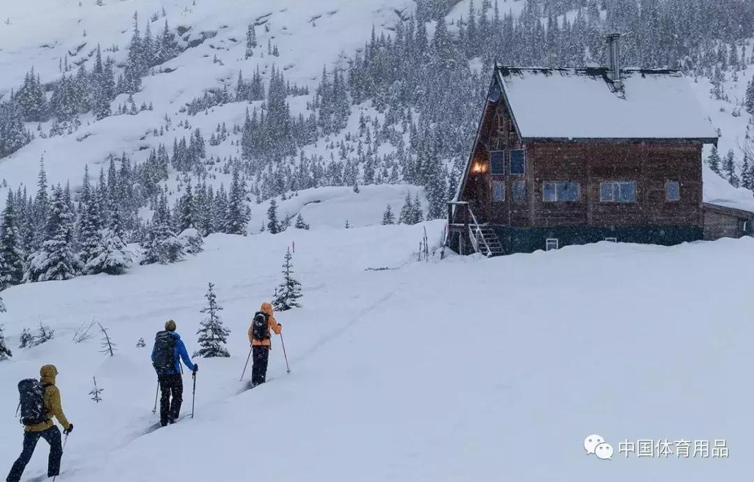 阿迪3D打印跑鞋再发售；特步国际回购股份；传滴滴收购小蓝单车……