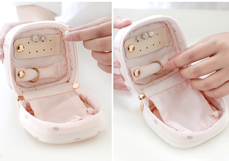 一款日系可爱草莓刺绣小巧首饰盒