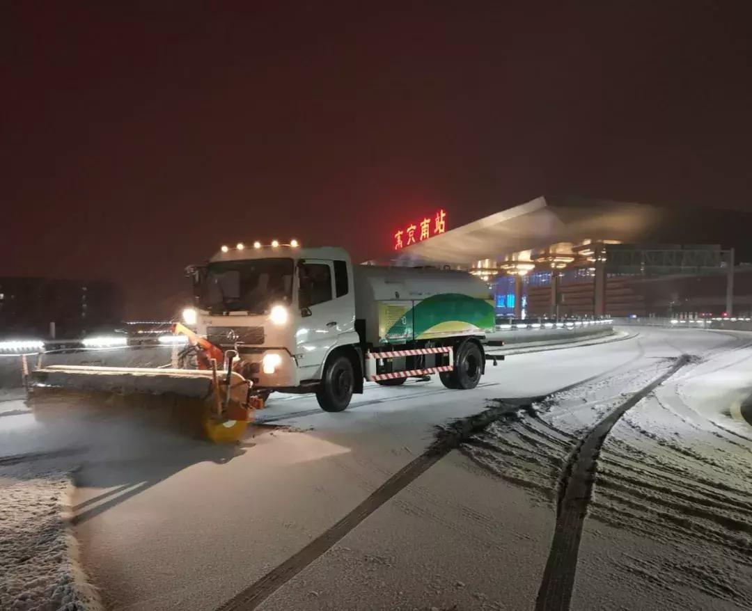 大雪袭城，却畅通无阻！只因为有可敬的他们