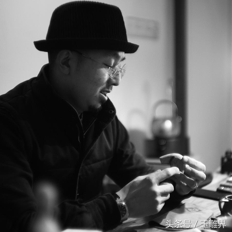 不羁的个性的他跨界玩玉雕，音乐艺人巫启贤都关注