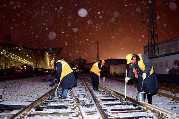 朋友圈被这场大雪刷屏了,冰冷的大雪