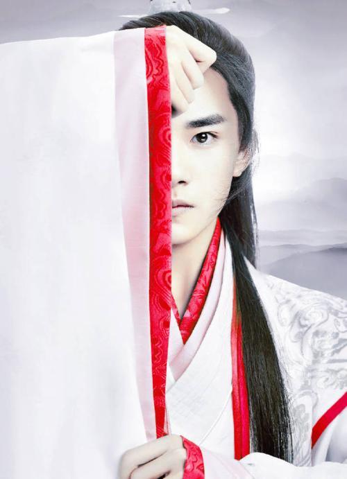 易烊千玺的红袜子,易烊千玺红色袜子