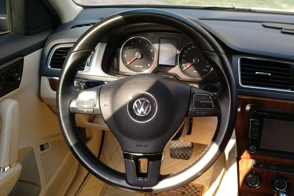 大众朗逸2023款1.4t油耗,2013款朗逸1.6油耗测评