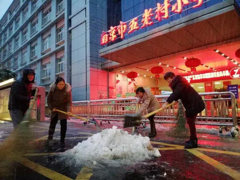 大雪袭城，却畅通无阻！只因为有可敬的他们