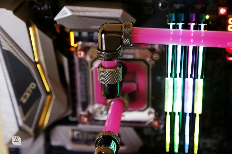 跨界新时尚—MOD玩家重金打造潮牌Aape客制化水冷主机