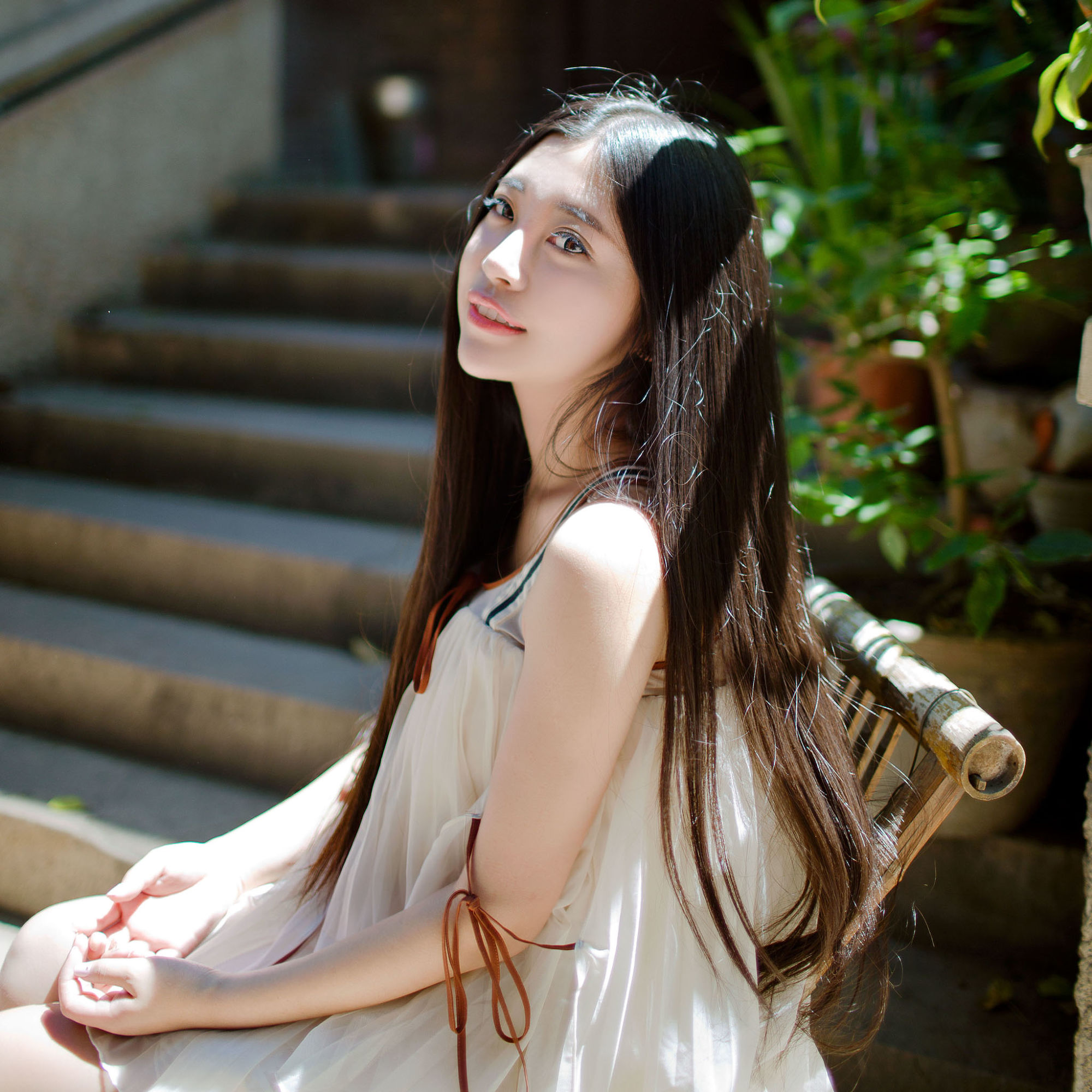 头发分叉的原因和注意事项,头发干枯分叉怎么补救最快