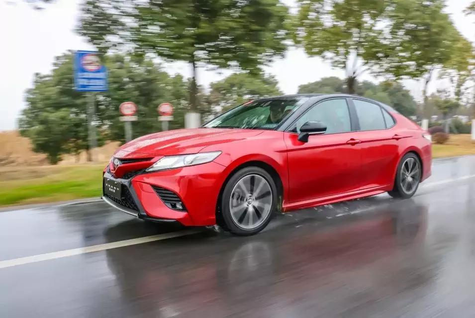 中庸的才是大众的，巨变的第八代凯美瑞，变化这么大你接受吗？