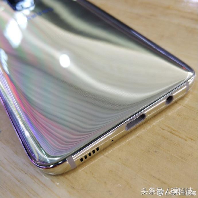 三星galaxys9+配置参数价格,三星galaxys9还值得买吗