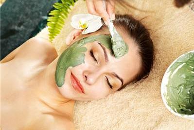 脸上长痘痘的时候可以敷面膜吗,脸上长痘痘能不能抹护肤品