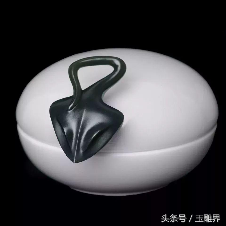 不羁的个性的他跨界玩玉雕，音乐艺人巫启贤都关注