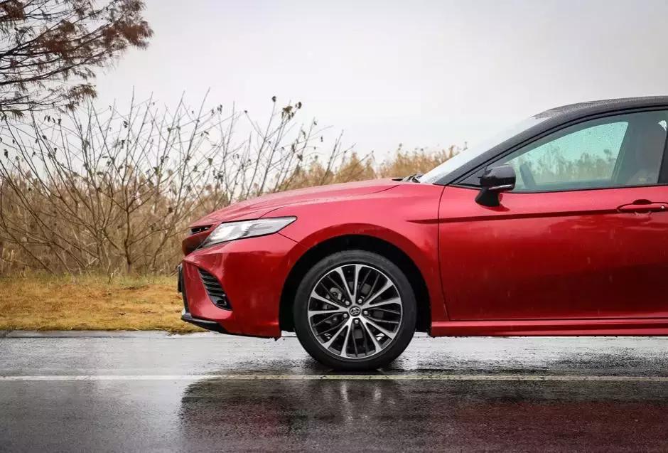 中庸的才是大众的，巨变的第八代凯美瑞，变化这么大你接受吗？