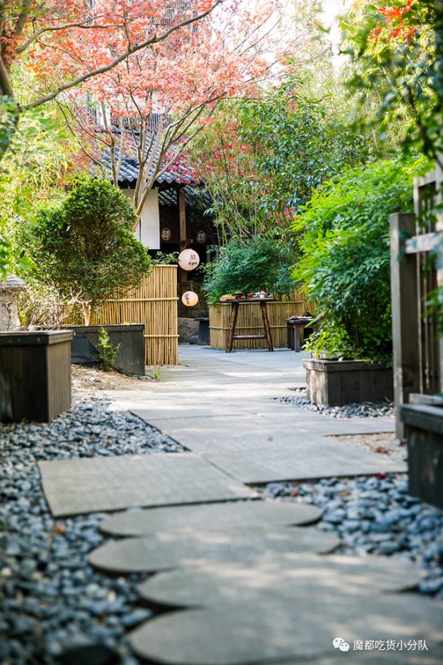 日本铁路公司直营的日料店，会隐身