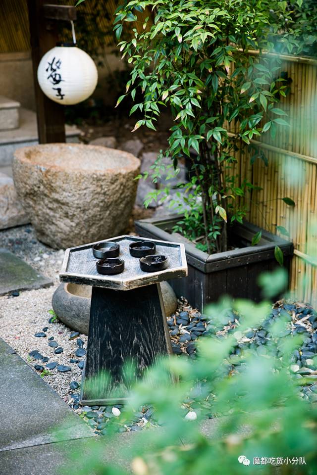 日本铁路公司直营的日料店，会隐身