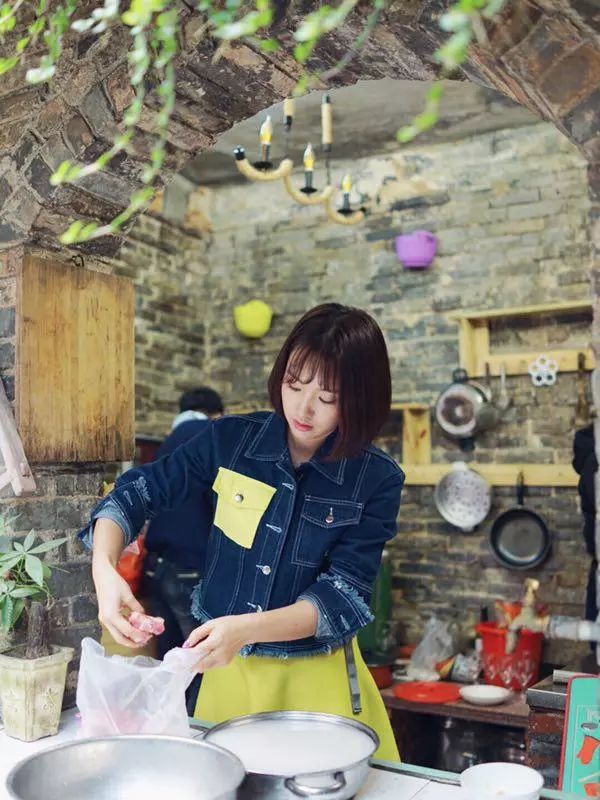 她是金鹰卡通一姐，却因鸡蛋和油引发网友吐槽｜长沙客