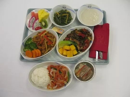 上午在广州捂白过严冬，下午在塞班岛放肆晒黑