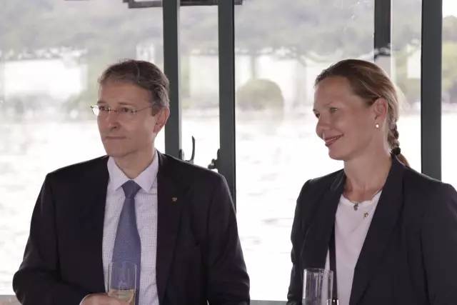 吃鱼子酱正确吃法,吃鱼子酱咋样