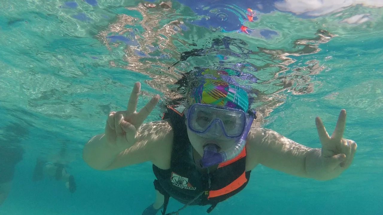 上午在广州捂白过严冬，下午在塞班岛放肆晒黑