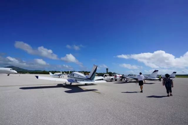 上午在广州捂白过严冬，下午在塞班岛放肆晒黑